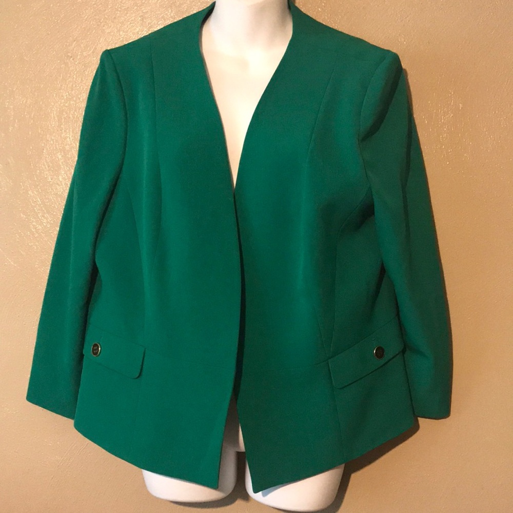 Kasper size 16 green blazer, pockets peplum style